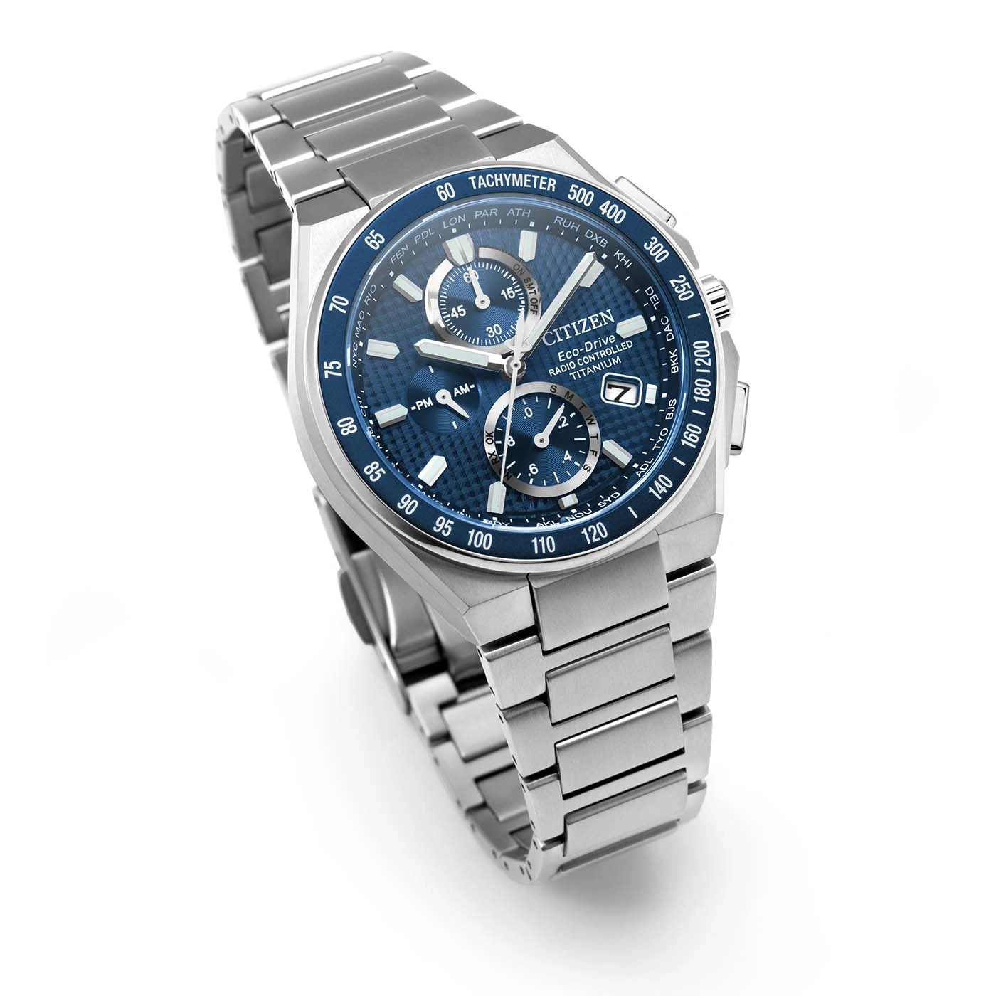 Silberne Citizen-Uhr mit blauem Zifferblatt, analoger Anzeige und Metallarmband.