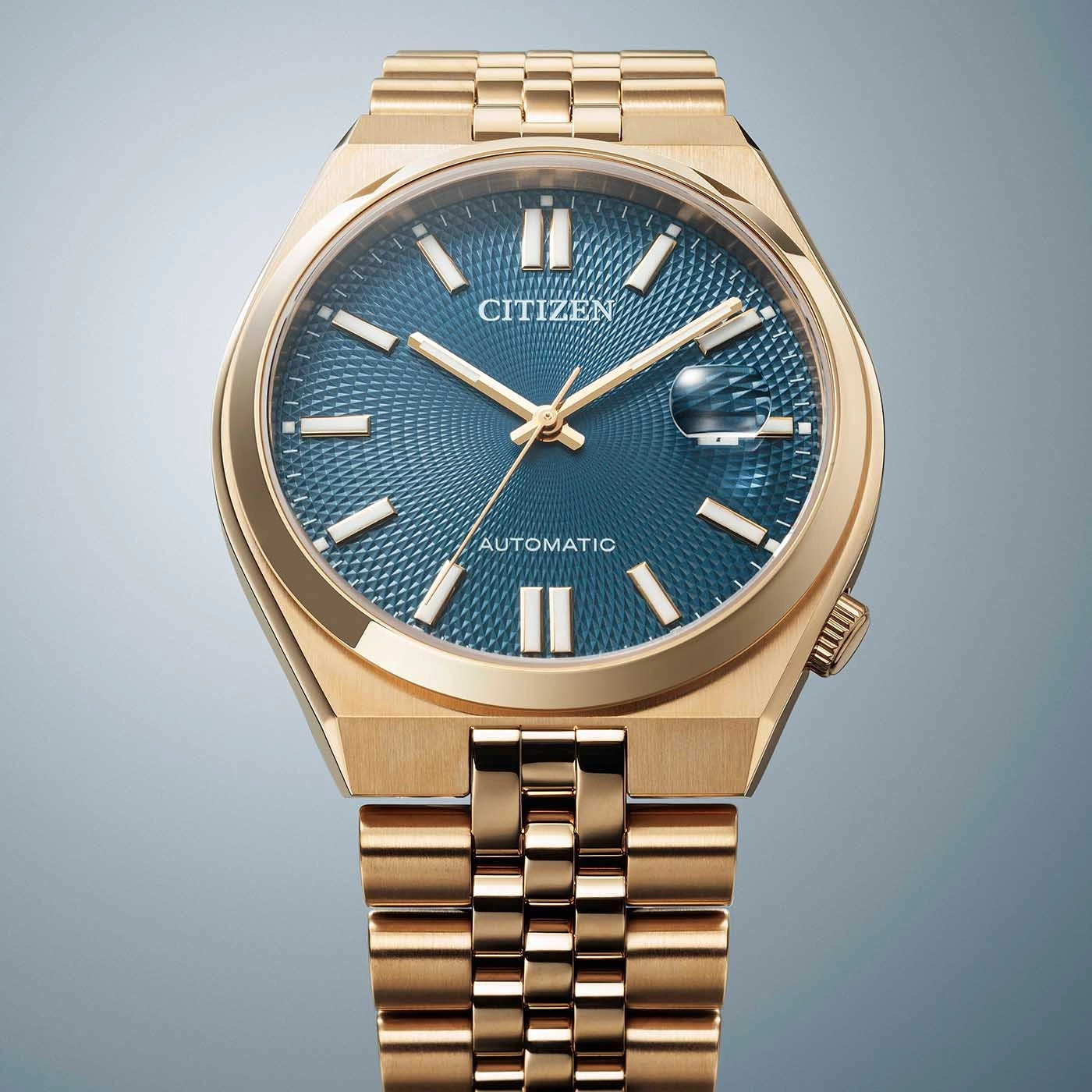 Montre automatique Citizen dorée avec cadran bleu texturé.