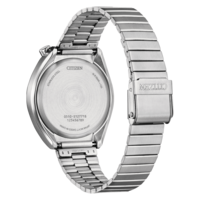 Dos d'une montre Citizen en acier inoxydable avec numéro de modèle et de série.