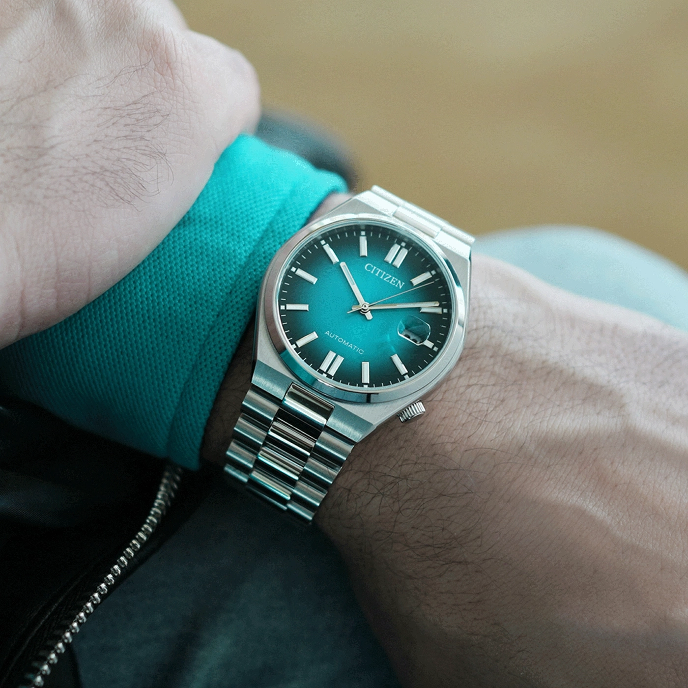 Eine Citizen Automatik-Uhr an einem menschlichen Handgelenk