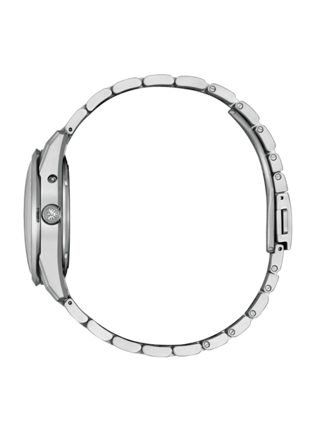 Seitenansicht einer silbernen Armbanduhr mit Metallband auf grünem Hintergrund.