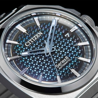 Gros plan d'une montre automatique Citizen Series 8 avec un cadran détaillé.