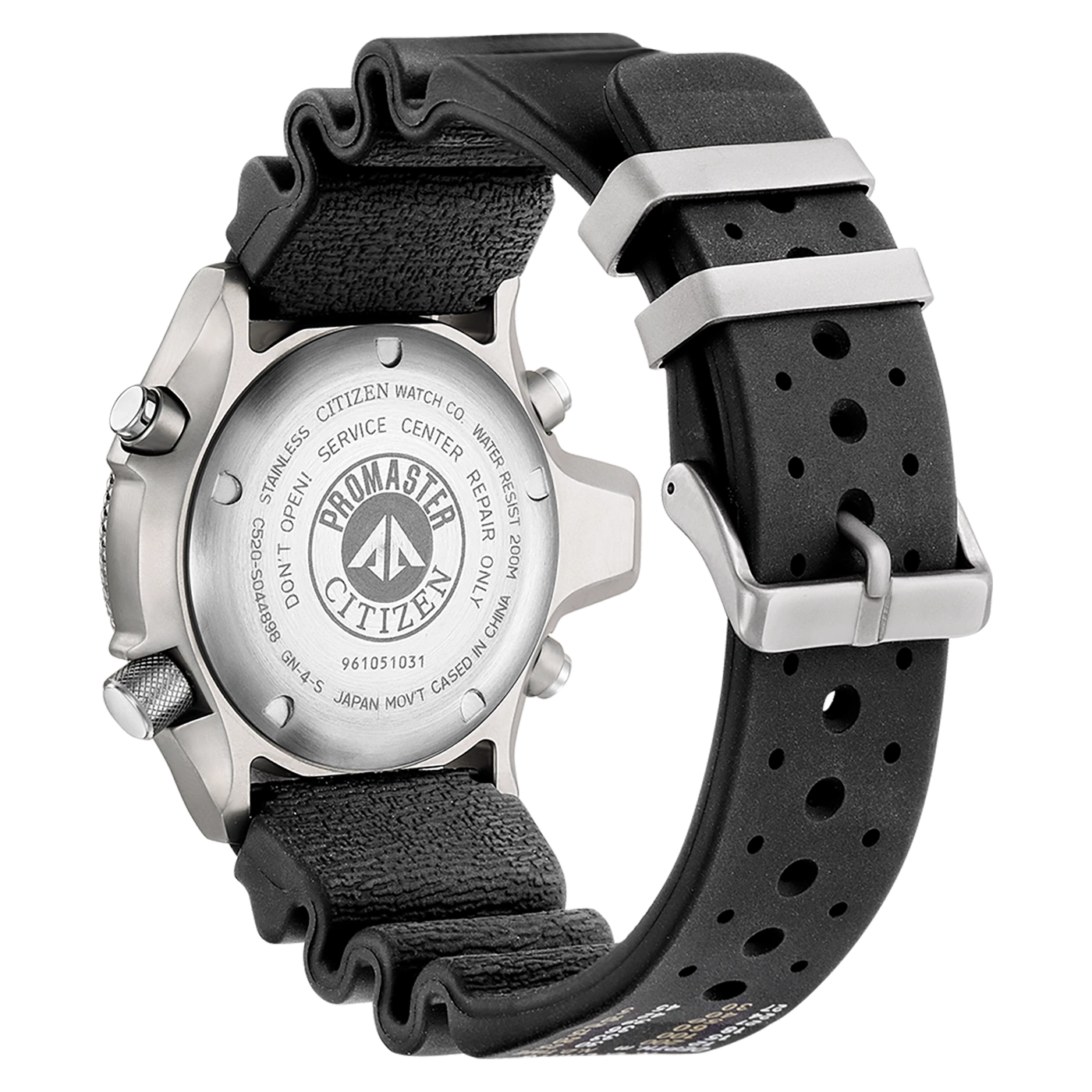 Gros plan du fond d'une montre Citizen Promaster avec des détails gravés.