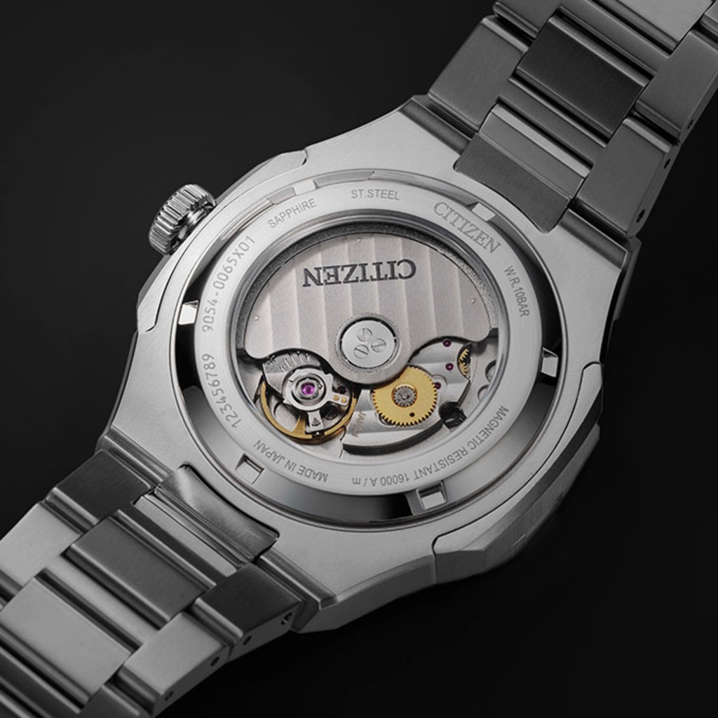 Citizen-Uhrrückseite mit sichtbarem Mechanismus, Saphir und Edelstahl.
