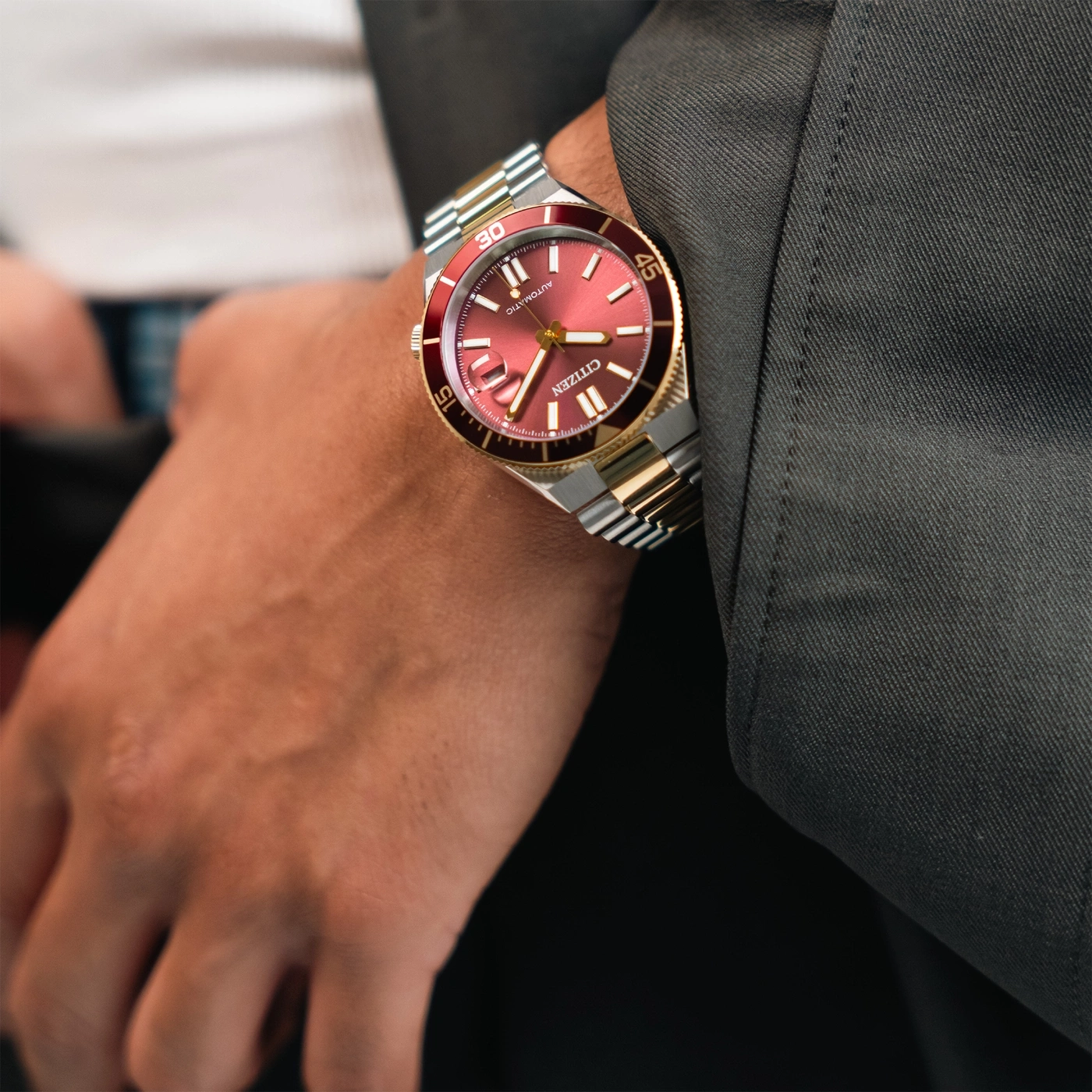 Citizen Luxusuhr aus Gold und Silber am Handgelenk