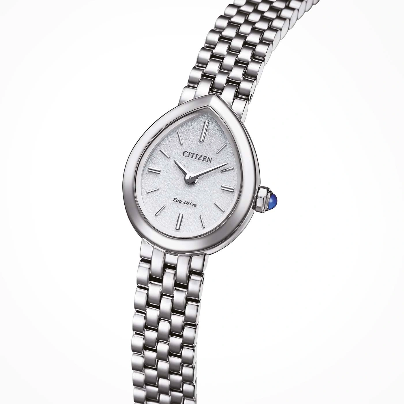 Eine silberne Citizen Damenuhr mit perlmuttweißem Zifferblatt und Metallarmband.