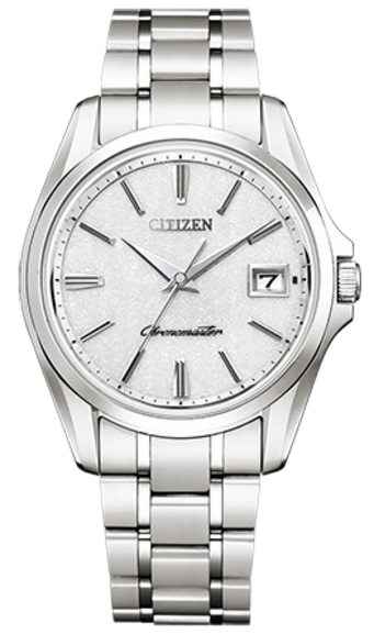 Citizen Chronomaster Uhr mit silbernem Zifferblatt und Edelstahlarmband.