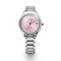 Une montre Citizen Eco-Drive argentée avec un cadran rose et un bracelet argenté.