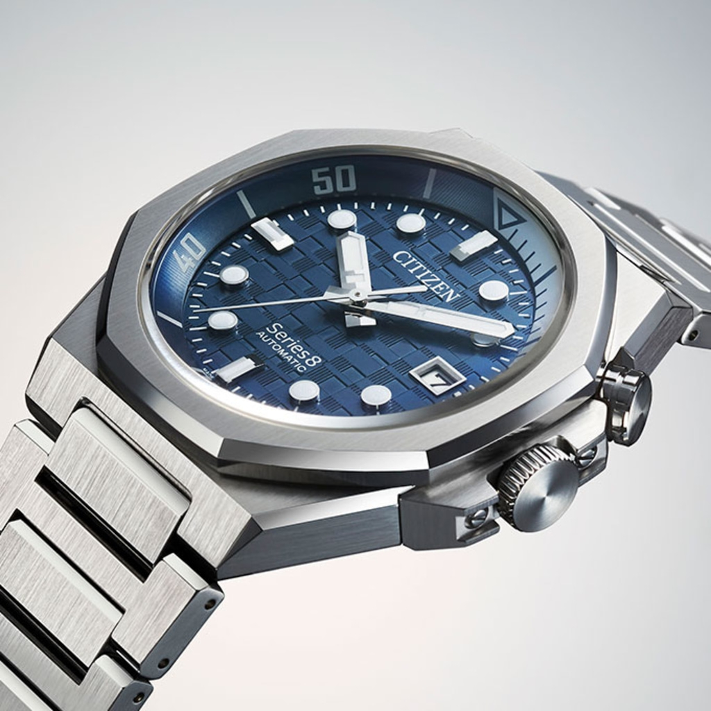 Citizen Series 8 Automatikuhr mit blauem Zifferblatt und Stahlarmband