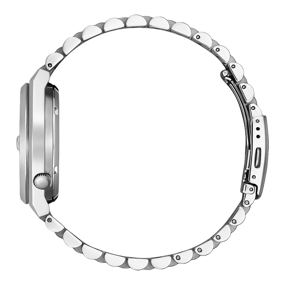 Nahaufnahme eines silbernen Uhrenarmbands mit einer seitlich gefalteten Schließe.